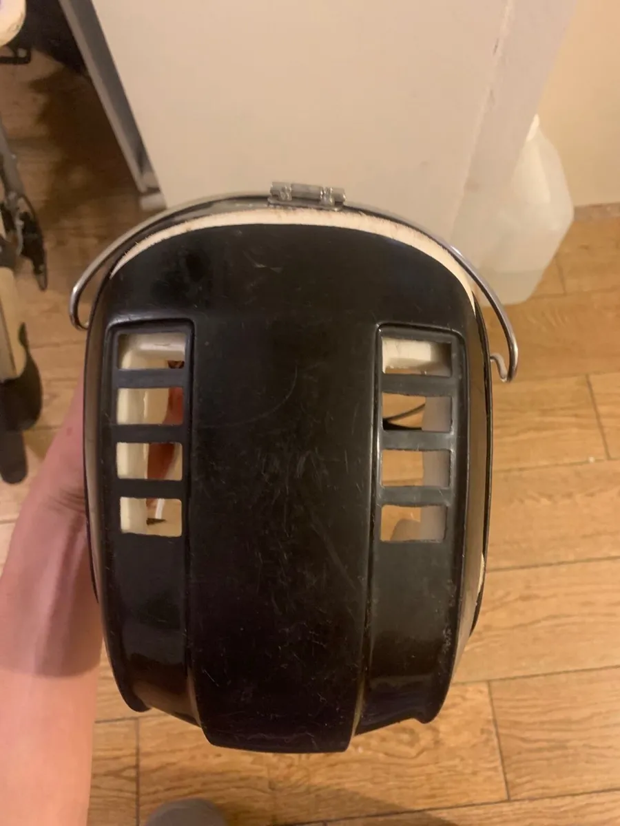 Old style canadein hurling helmet - Image 2