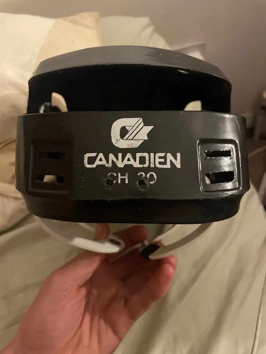 Old style canadein hurling helmet - Image 1