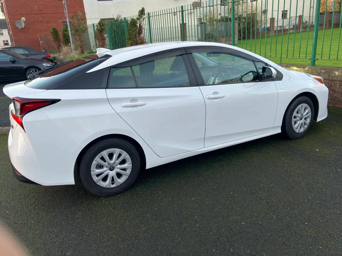 Toyota Prius 2022 - Image 1