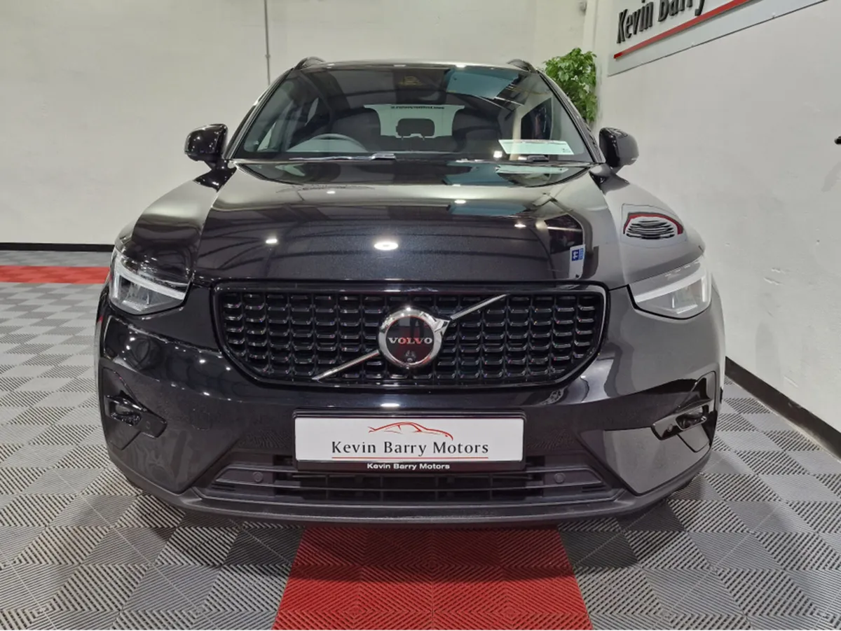 Volvo XC40 T4 PLUS DARK RECHARGE AUTOMATIC **ONE O - Image 2