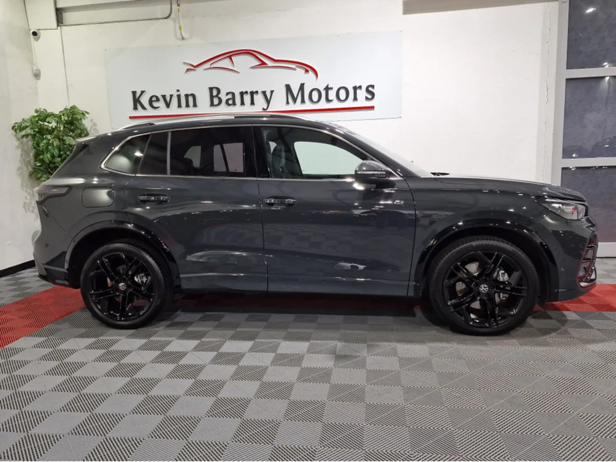 Volkswagen Tiguan R-LINE (PAN ROOF) PHEV 272BHP AU - Image 4