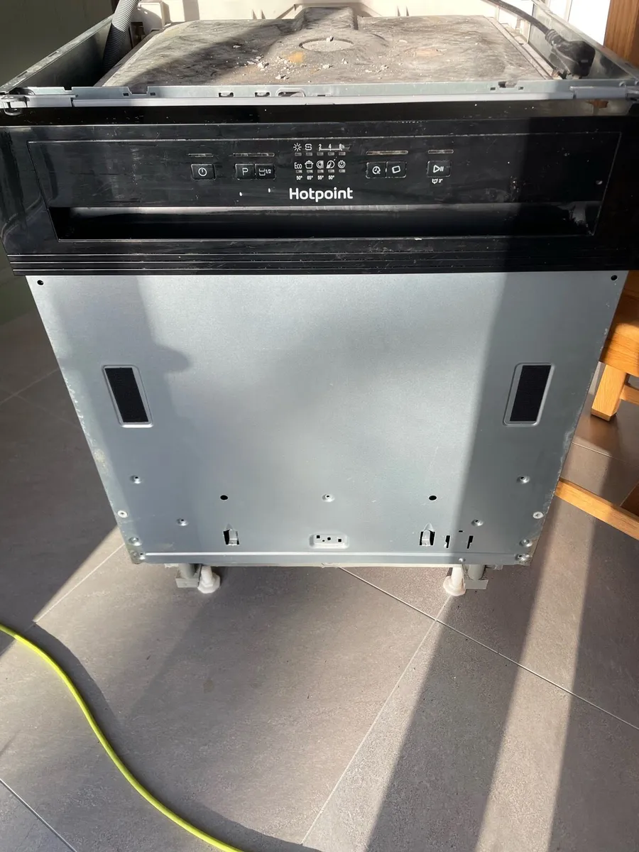 Hotpoint SEMI integrated dishwasher