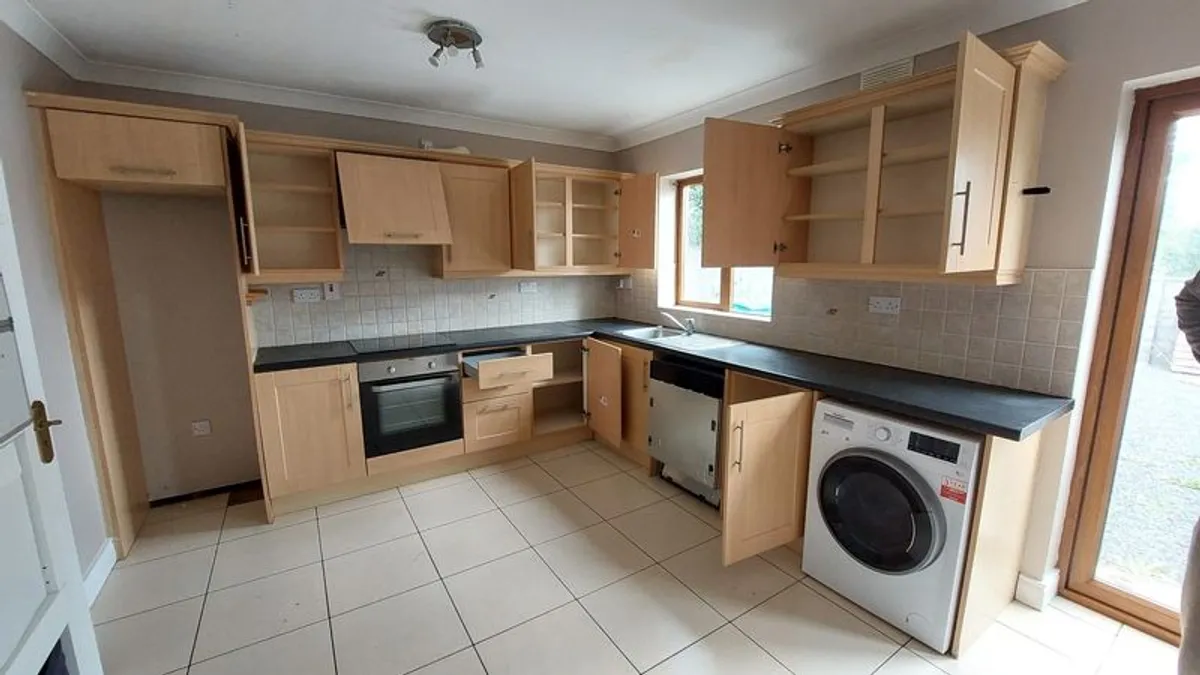 Full kitchen for sale - Image 1