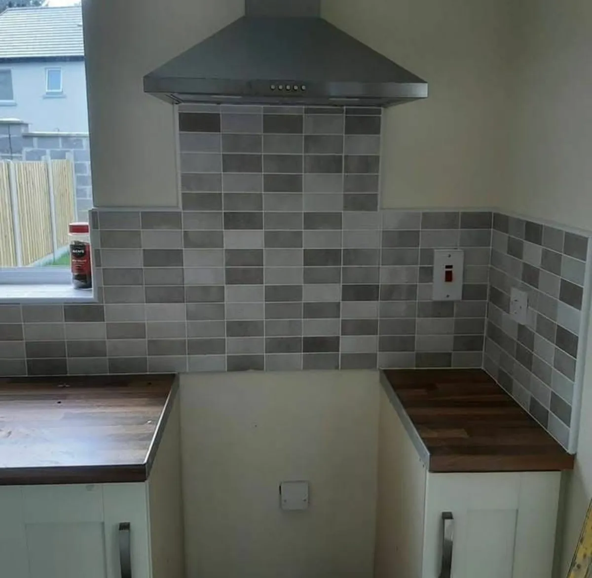 Painter and decorator available - Image 2