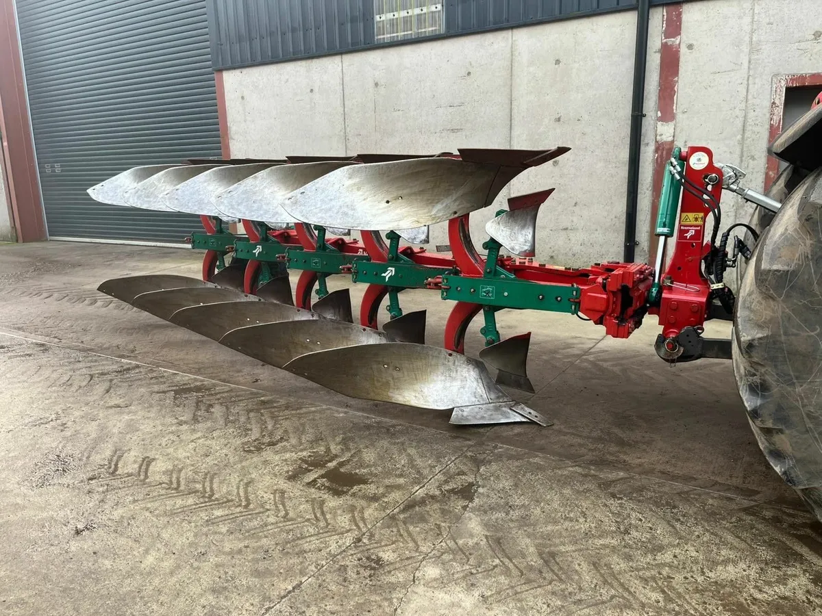 Kverneland ES85 plough - Image 1
