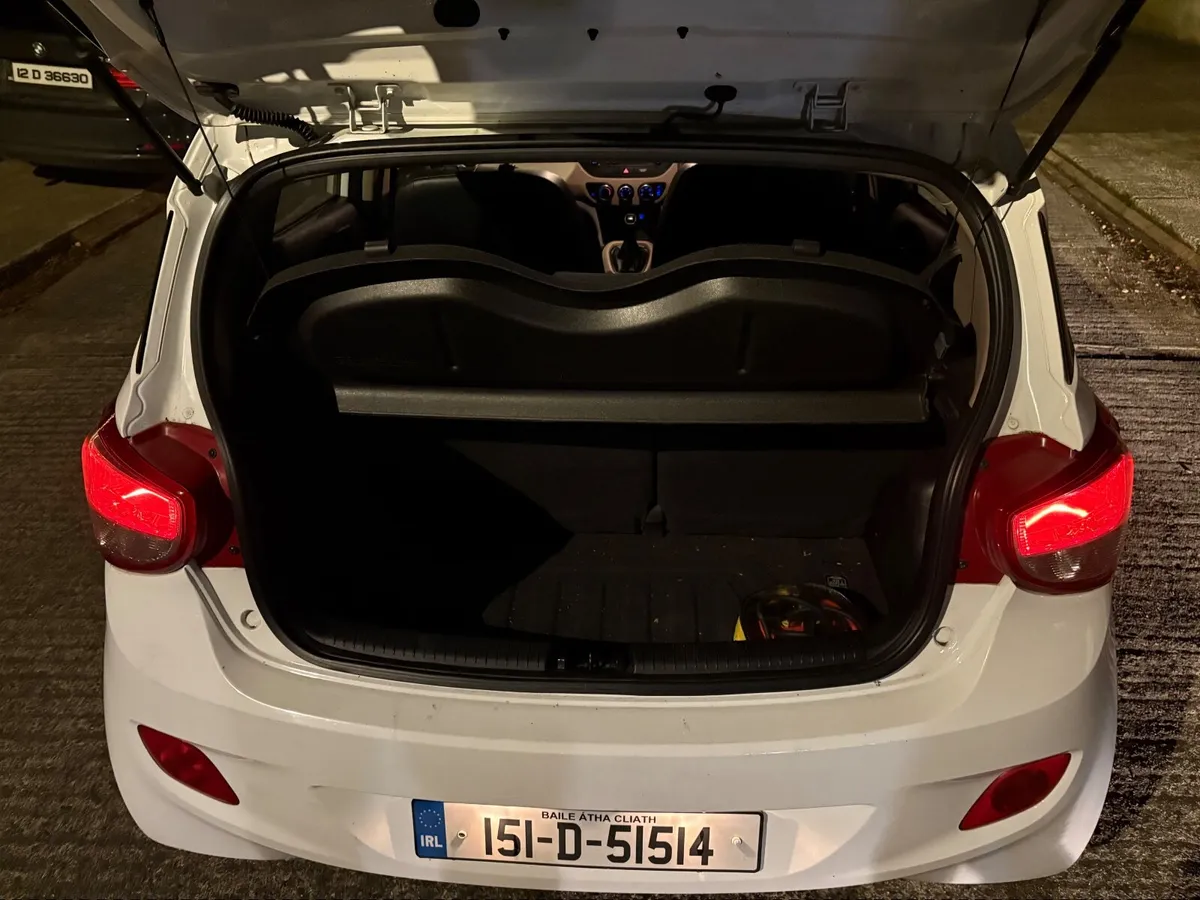 Hyundai i10 DELUXE 2015 - Image 2