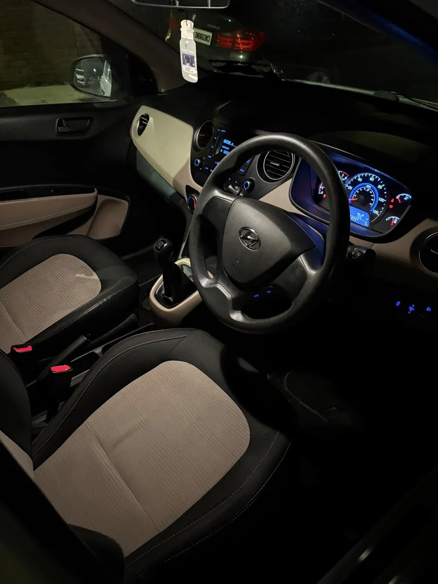 Hyundai i10 DELUXE 2015 - Image 3