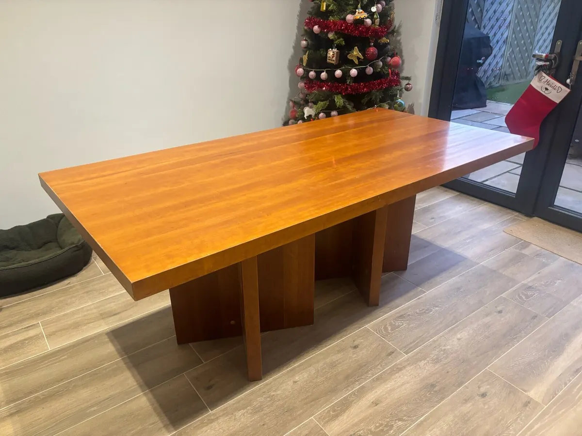 Table and and chairs - Image 1