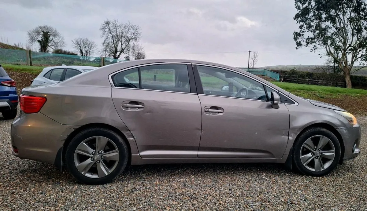 151 Avensis Taxed and NCT'd Read and look - Image 3