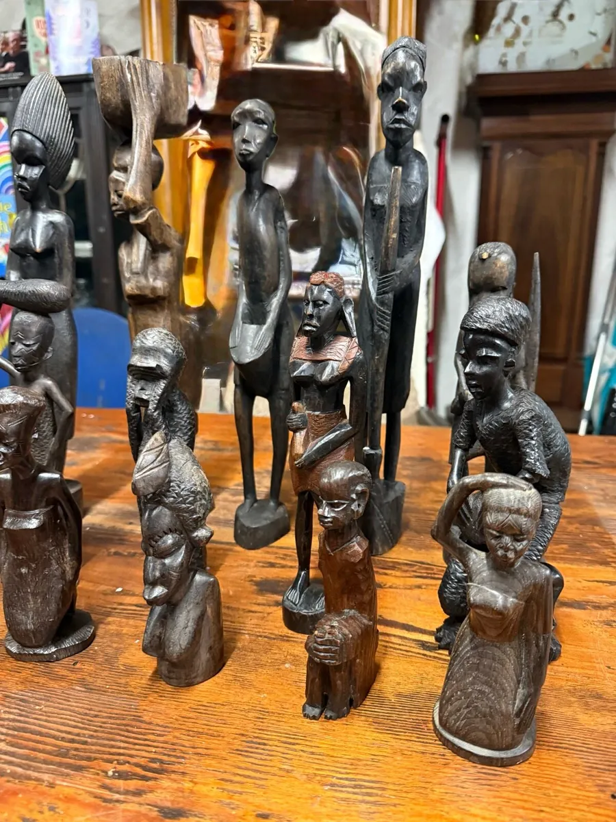 Collection tribal carved wooden figures. - Image 4