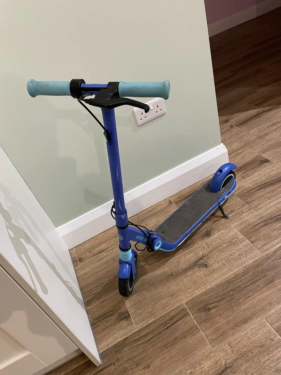 Kids electric scooter - Image 1