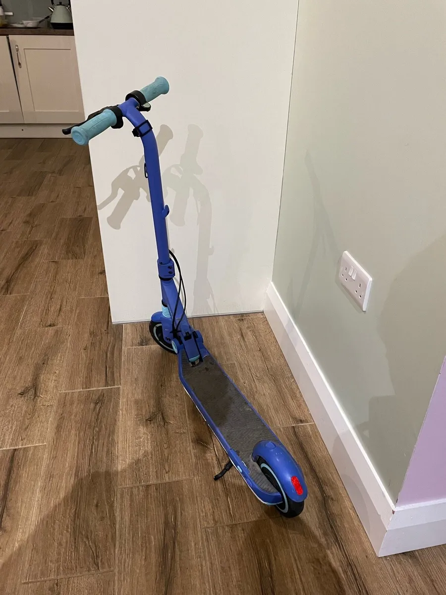 Kids electric scooter - Image 2