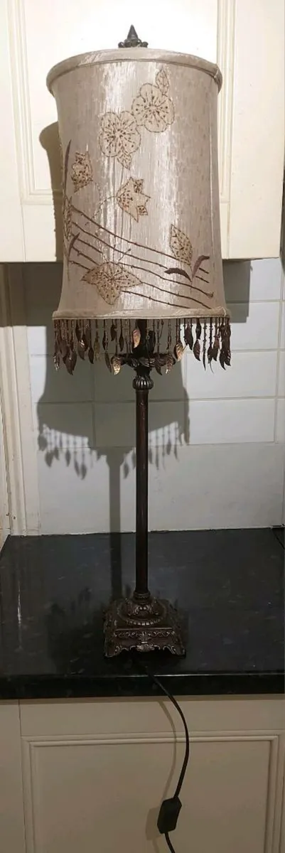 Beautiful tall vintage table lamp coffee shade - Image 2
