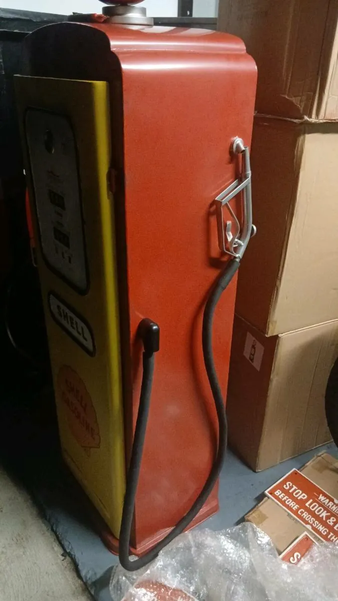 Reproduction Vintage Petrol Pumps - Image 2