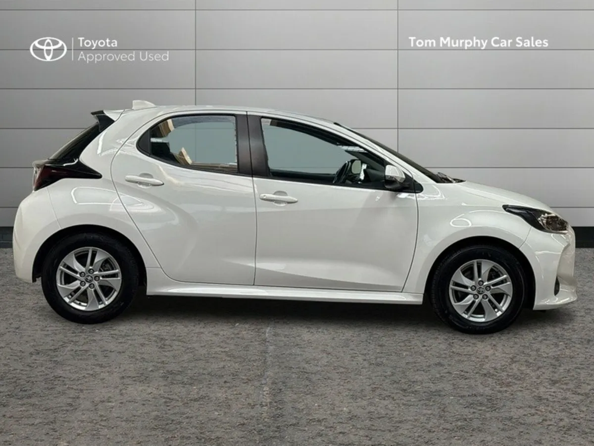 Toyota Yaris YARIS HYBRID LUNA - Image 3