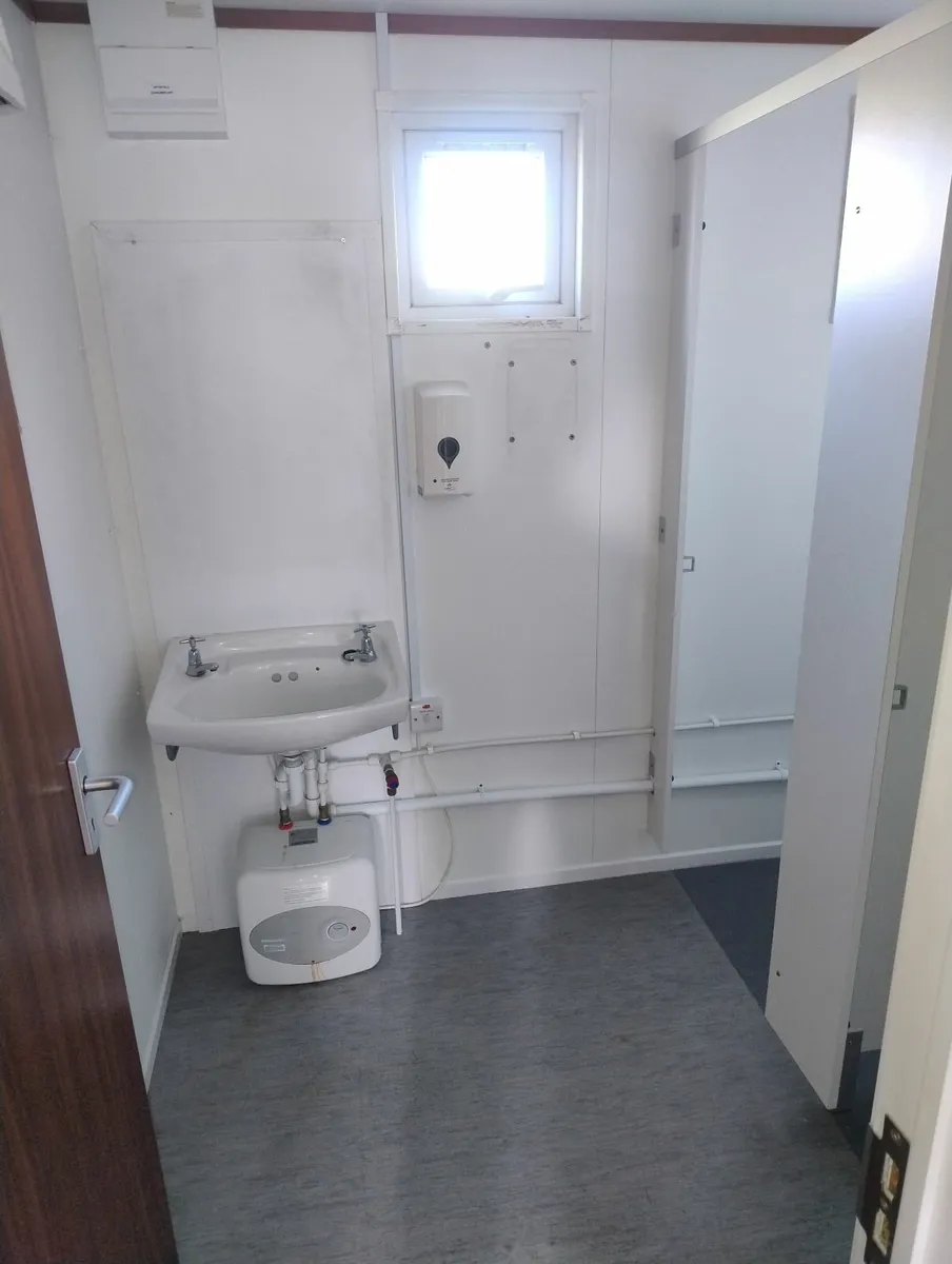 Office / Cabin - Image 4