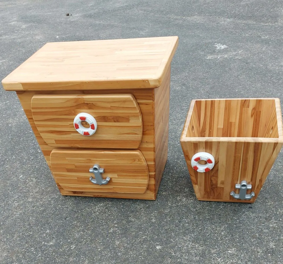 Solid heavy wooden child's locker and toy box - Image 1