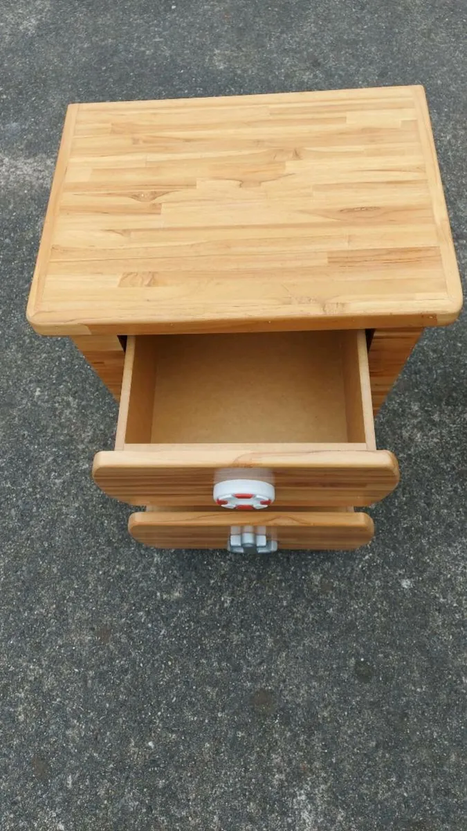Solid heavy wooden child's locker and toy box - Image 2