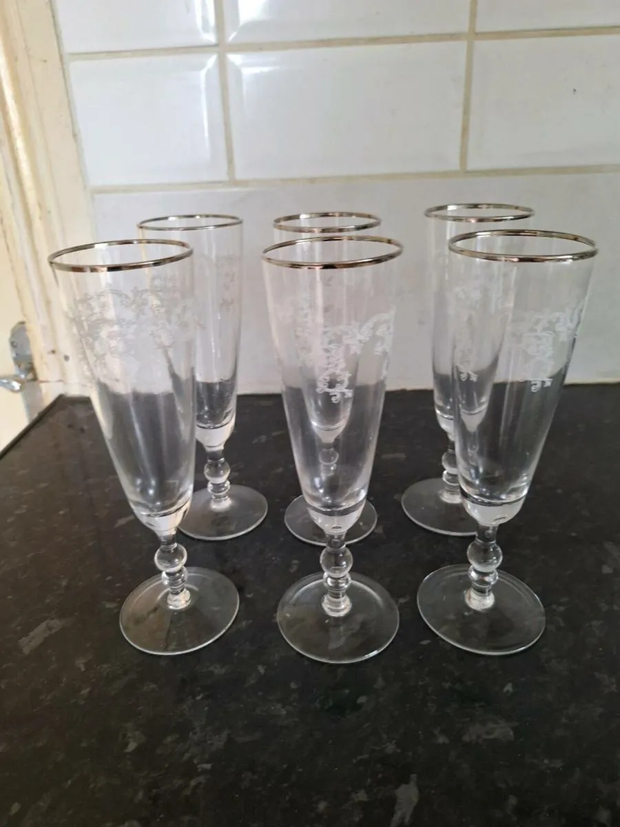 Set of six vintage champagne glasses - Image 1