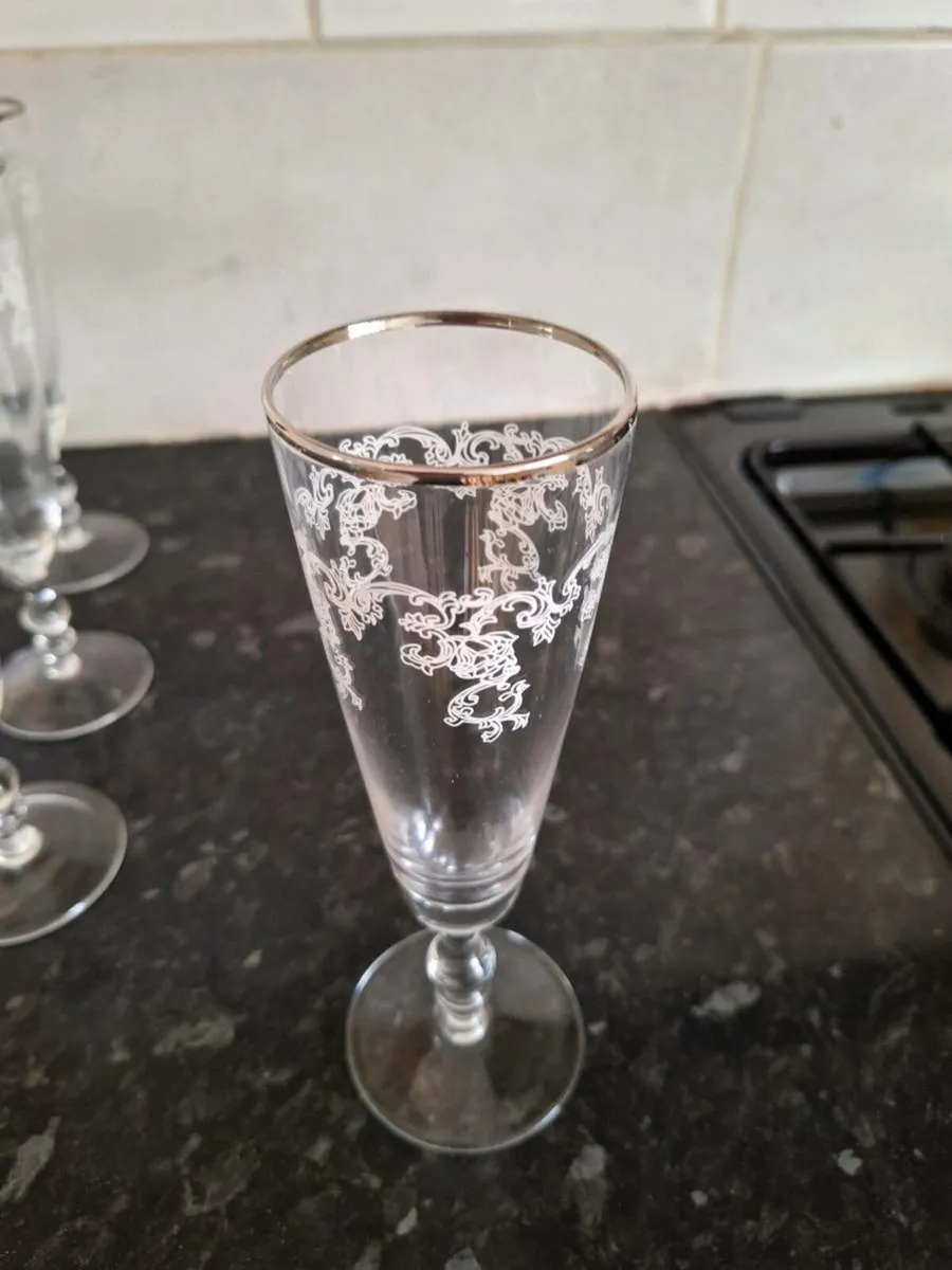 Set of six vintage champagne glasses - Image 2