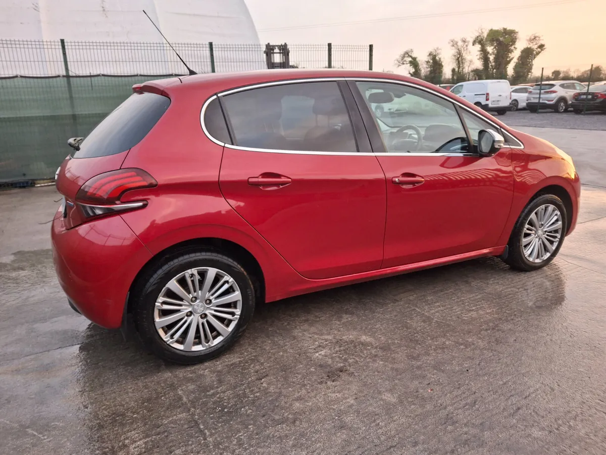 2017 Peugeot 208 HDI - Image 2