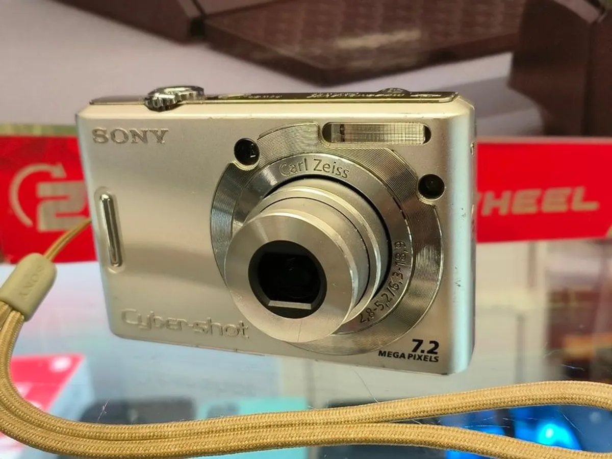 SONY Cyber-shot DSC-W35 7.2MP Silver Digital Camera - Image 4