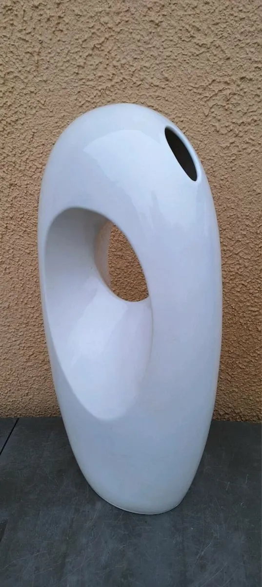 Beautiful tall modern floor vase - Image 3