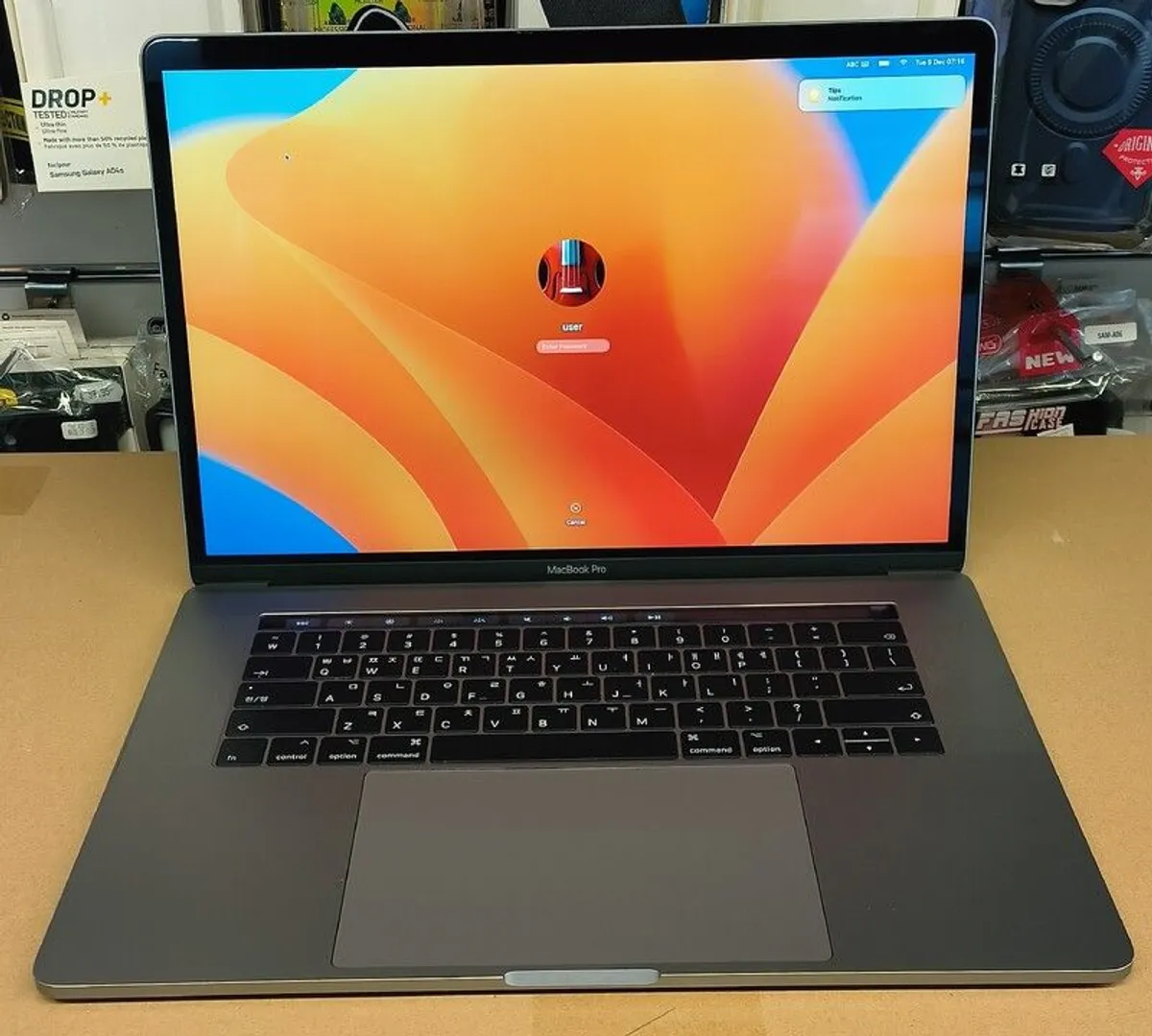 Touch Bar Apple MacBook Pro Retina 15.4in 2017 512GB SSD 16GB Ram 2.9GHz Core i7 (Battery Cycle: 166) - Image 1