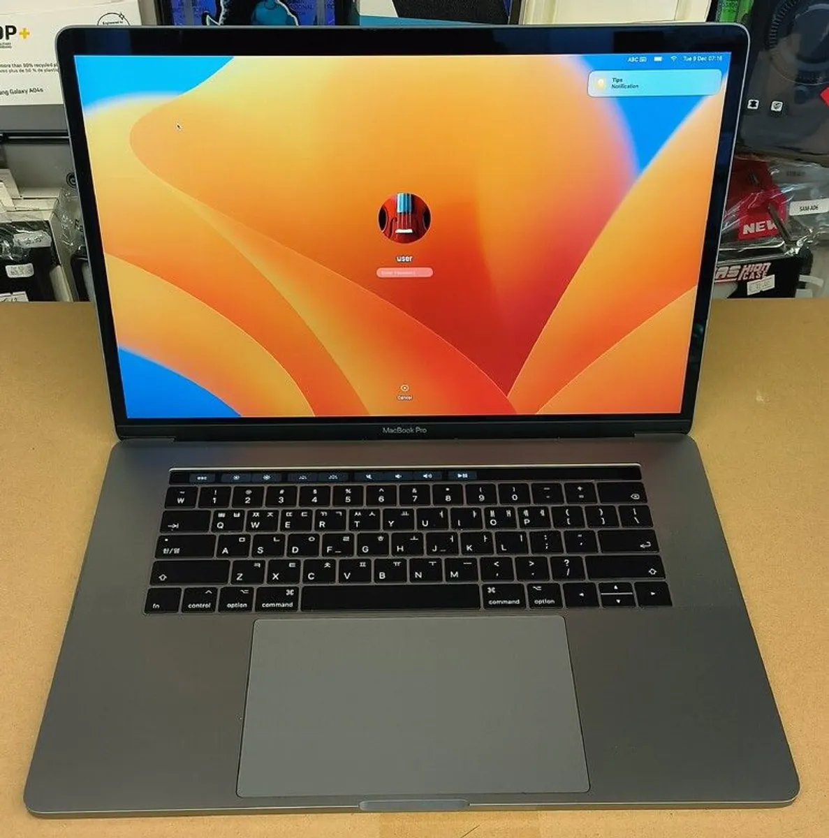 Touch Bar Apple MacBook Pro Retina 15.4in 2017 512GB SSD 16GB Ram 2.9GHz Core i7 (Battery Cycle: 166) - Image 2