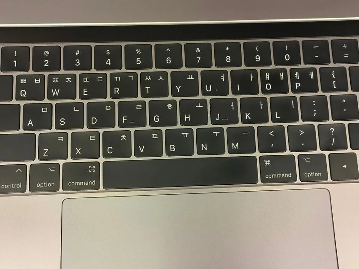 Touch Bar Apple MacBook Pro Retina 15.4in 2017 512GB SSD 16GB Ram 2.9GHz Core i7 (Battery Cycle: 166) - Image 4