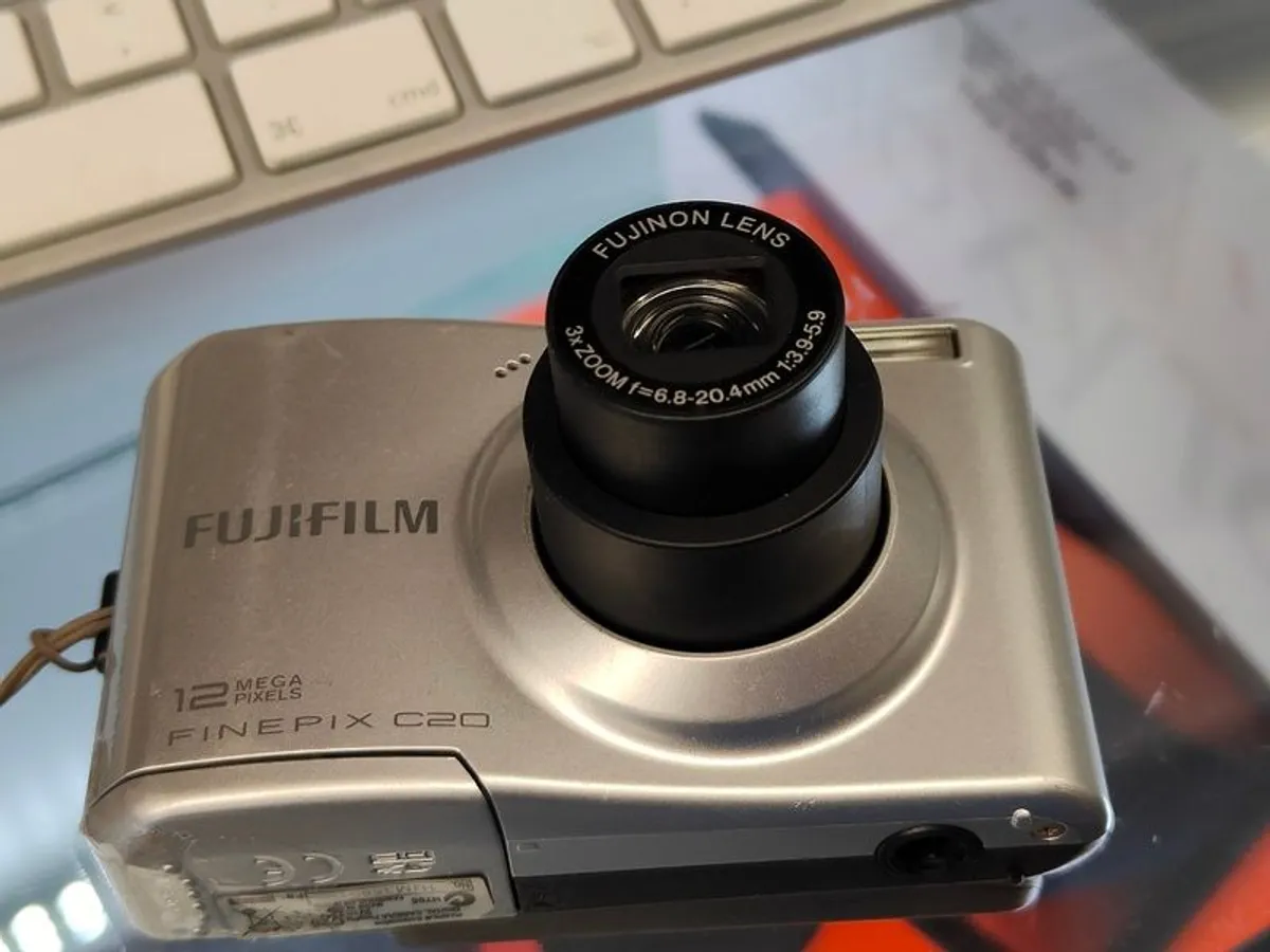 Fujifilm Finepix C20 12MP Digital Camera Battery Operated - Image 3
