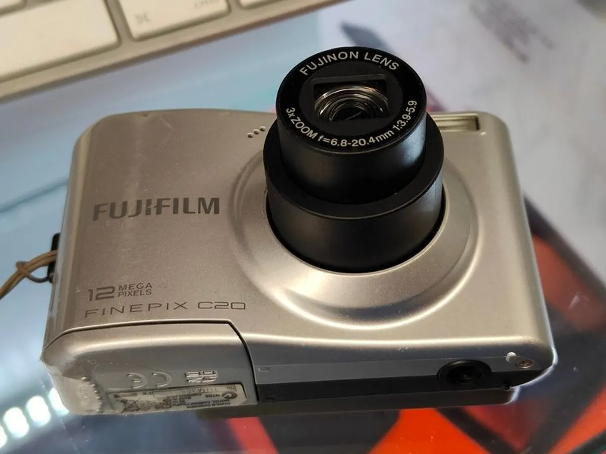 Fujifilm Finepix C20 12MP Digital Camera Battery Operated - Image 4