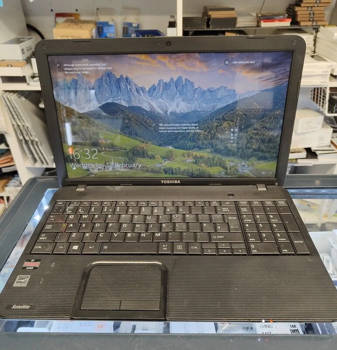 Toshiba Satellite C850D Laptop AMD E1-1200 1.40GHz 8GB RAM 128GB SD Windows 10 Pro HDMI - Image 2