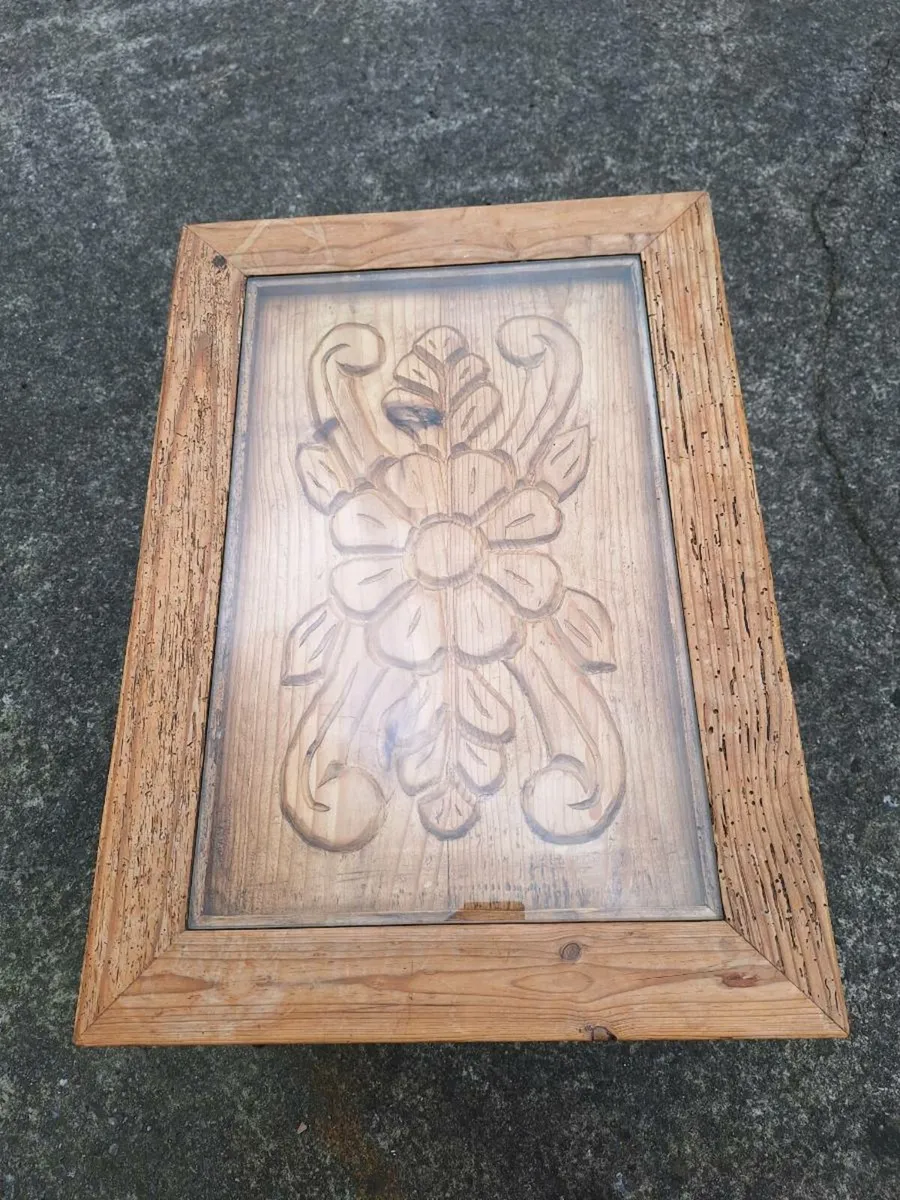 Unusual wood worm effect coffee table - Image 2