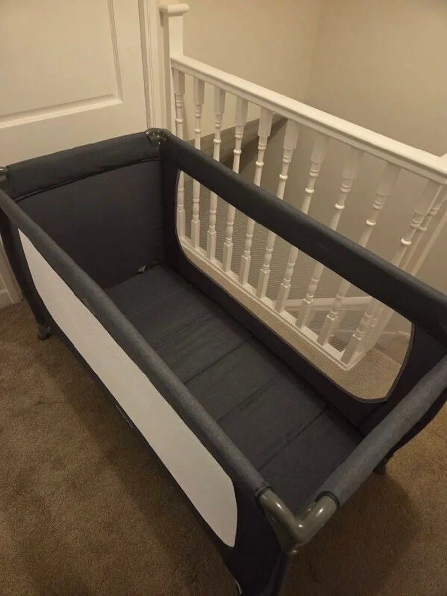 travel cot with mattress - Image 2