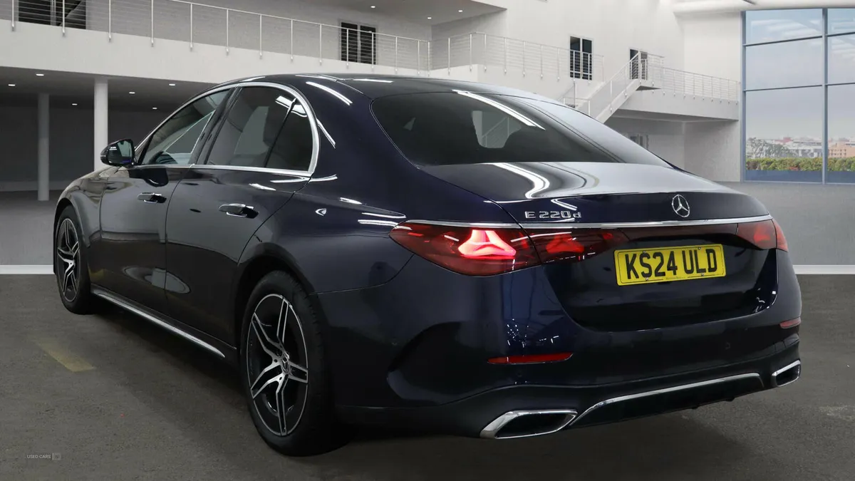 Mercedes-Benz E-Class DIESEL SALOON - Image 3