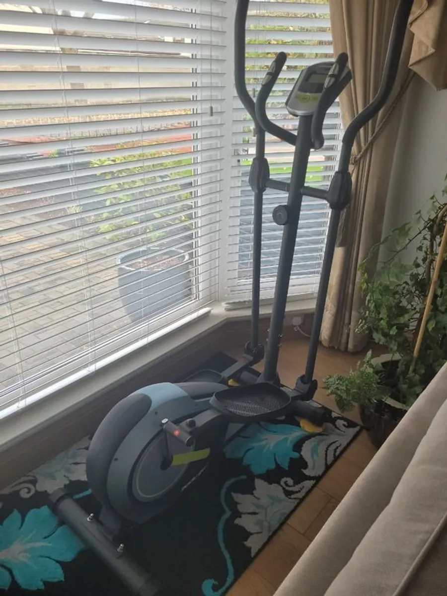 Cross  Trainer - Image 1