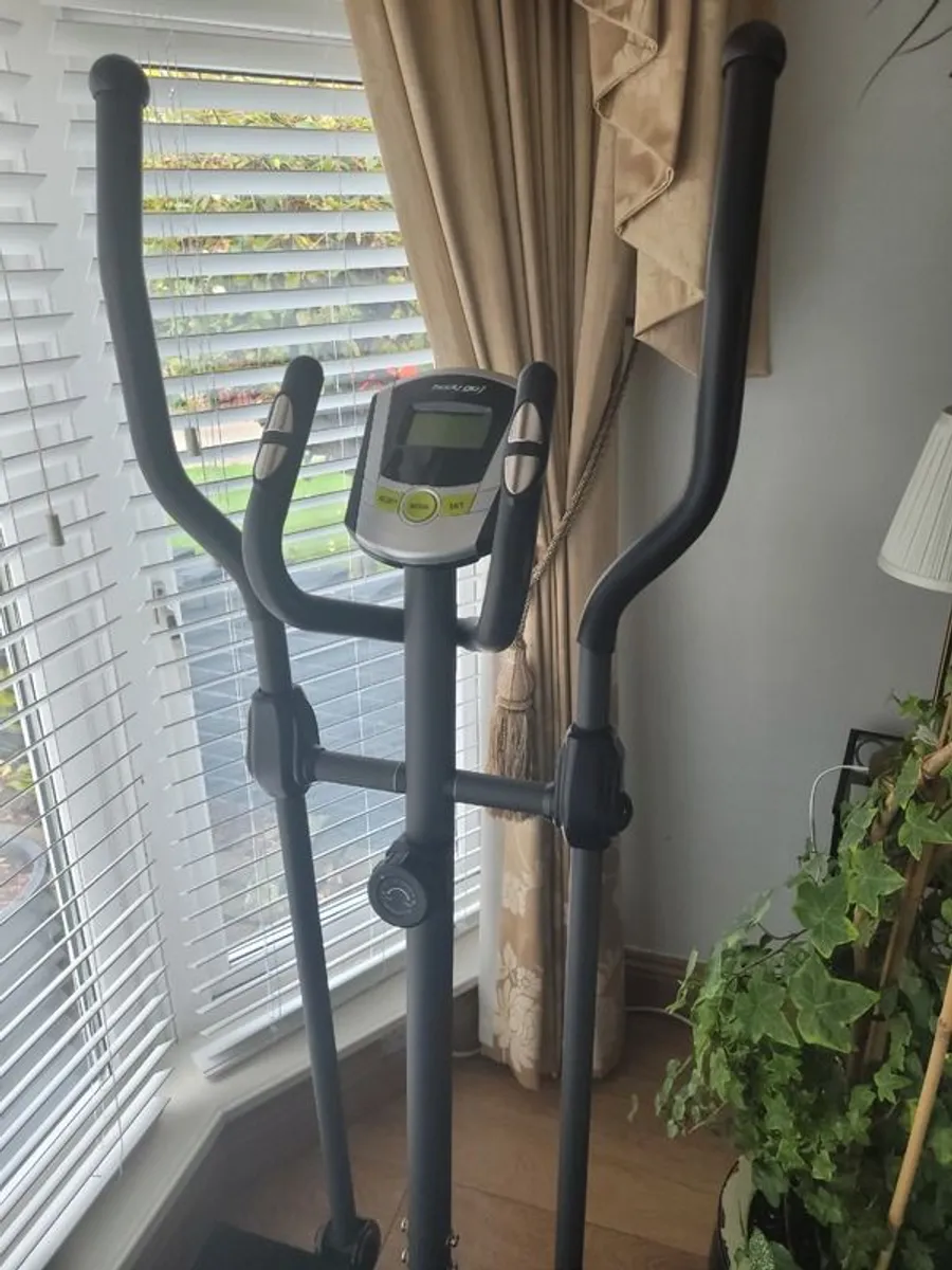 Cross  Trainer - Image 2