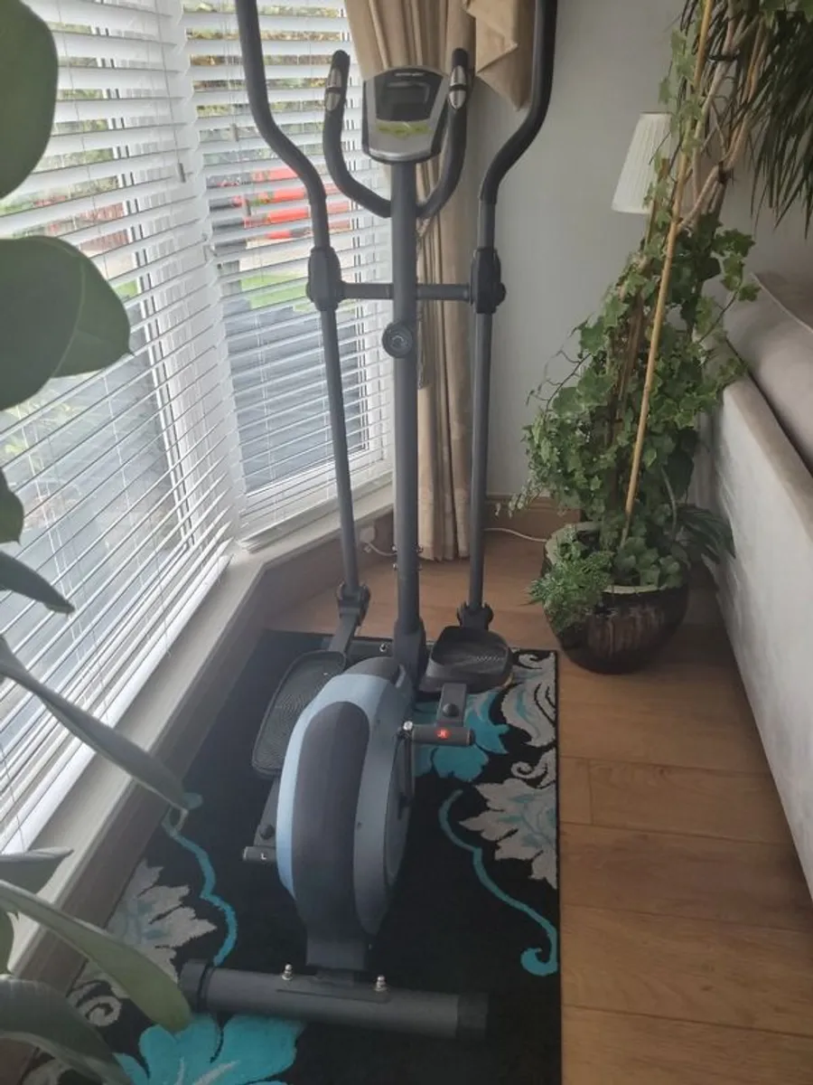 Cross  Trainer - Image 3