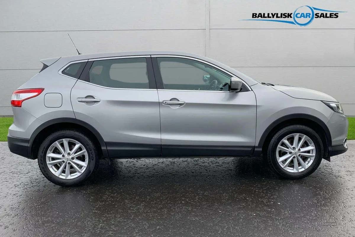 Nissan Qashqai 1.5 dCi 110PS Acenta 2WD in Silver - Image 3