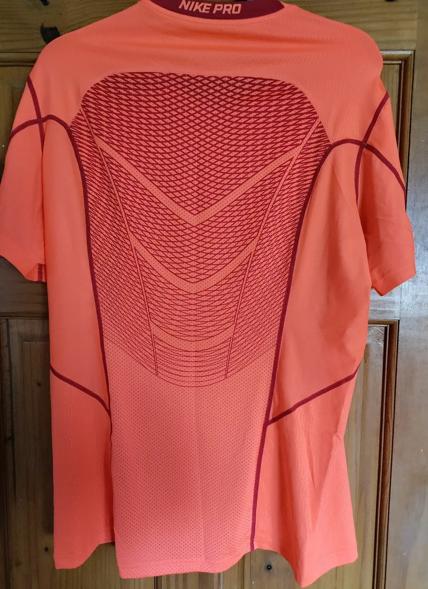 Nike Pro Combat Hypercool L - Image 1