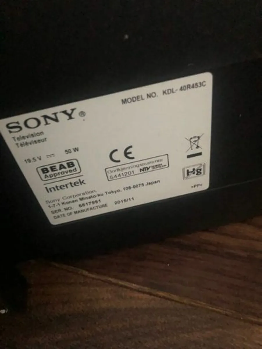 Sony Bravia 40" TV  (with wall mount and Apple Tv) - Image 2