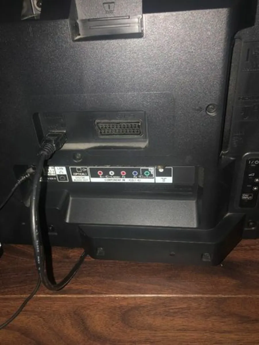 Sony Bravia 40" TV  (with wall mount and Apple Tv) - Image 3