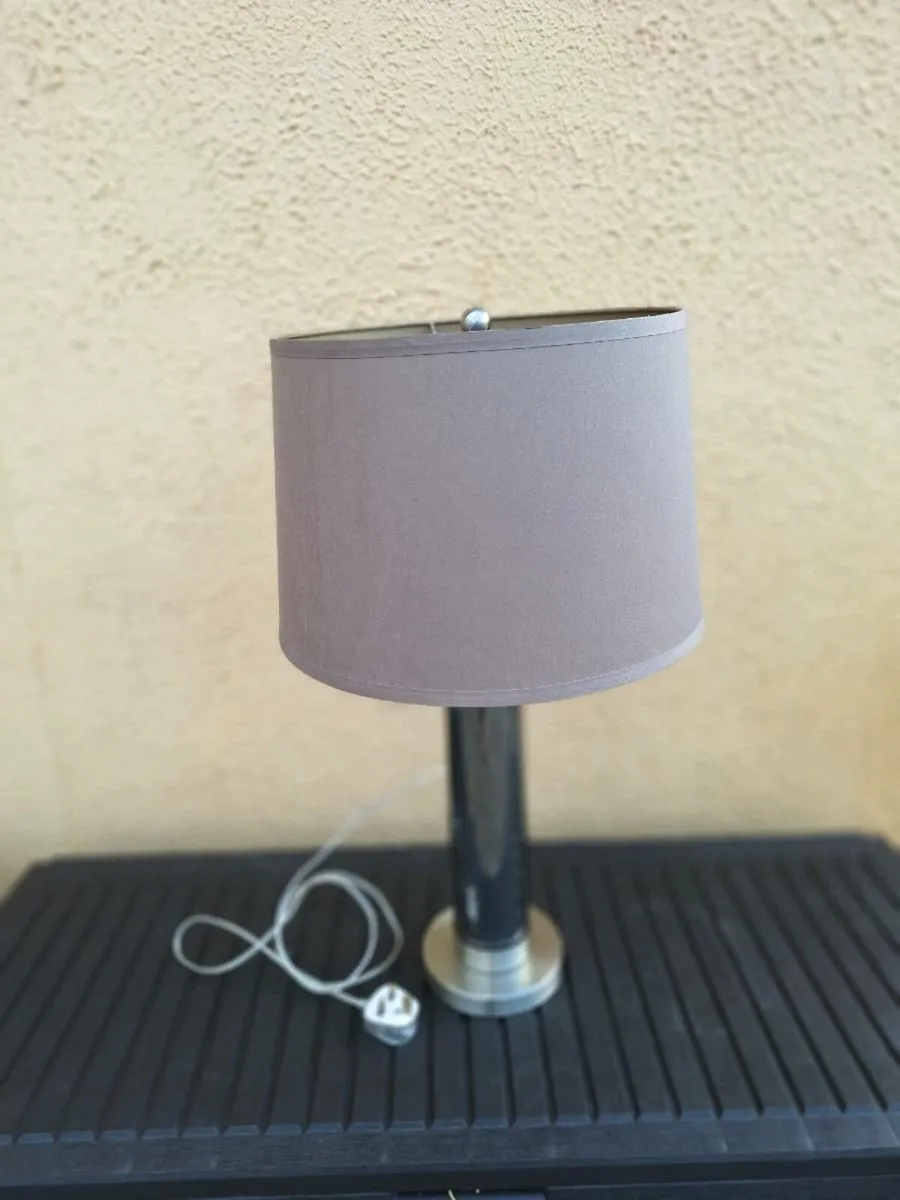 Lovely metal table lamp - Image 1