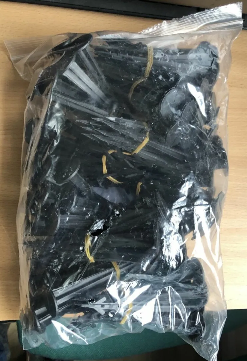 Weed Control Fabric-Accessories Plastic Pegs 100PK - Image 3