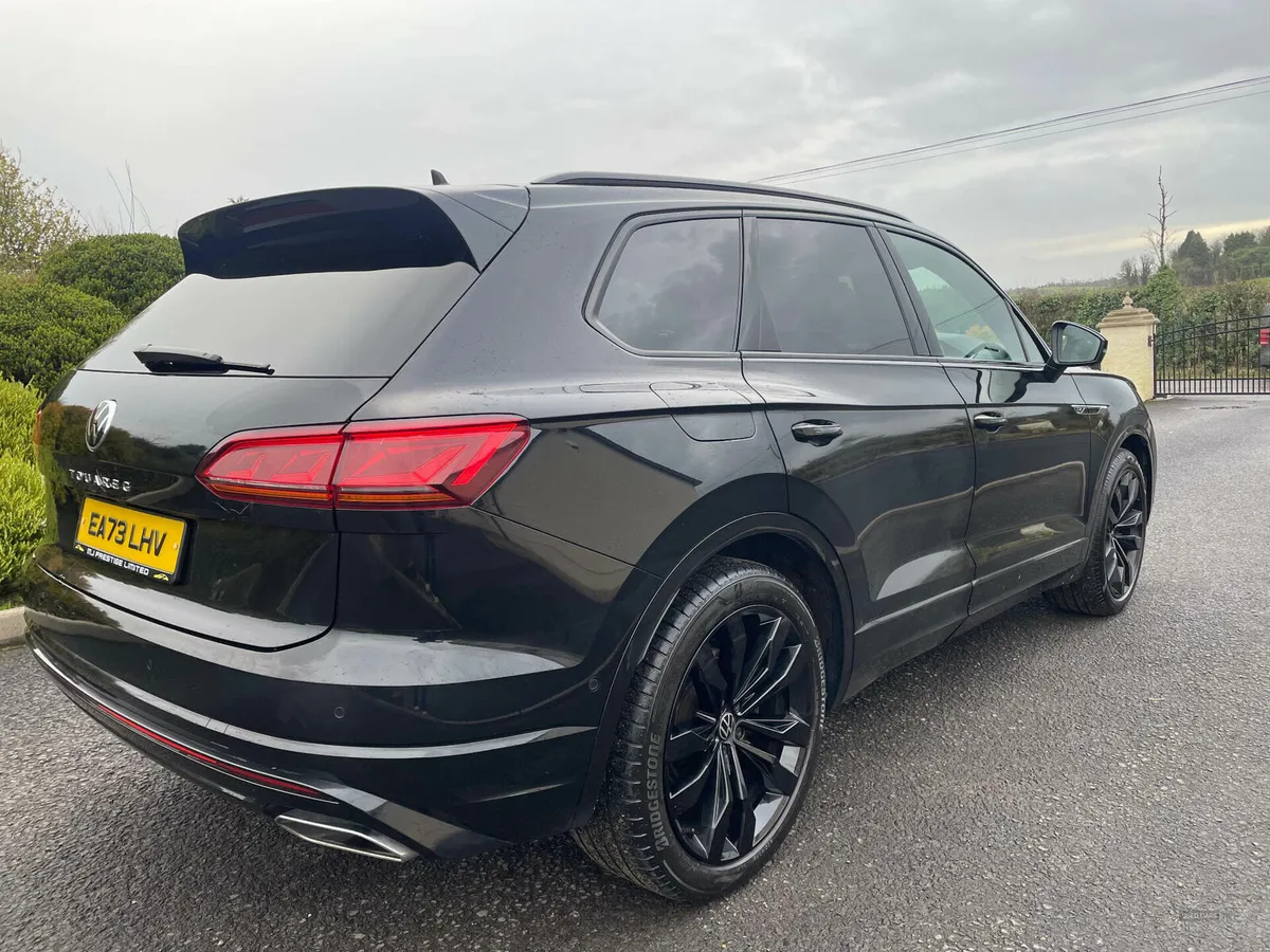 Volkswagen Touareg DIESEL ESTATE - Image 2