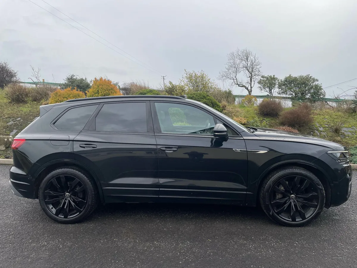 Volkswagen Touareg DIESEL ESTATE - Image 3