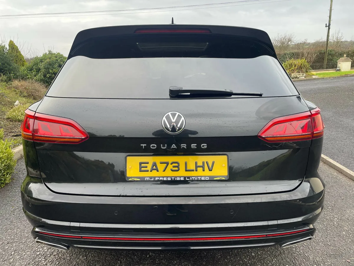 Volkswagen Touareg DIESEL ESTATE - Image 4