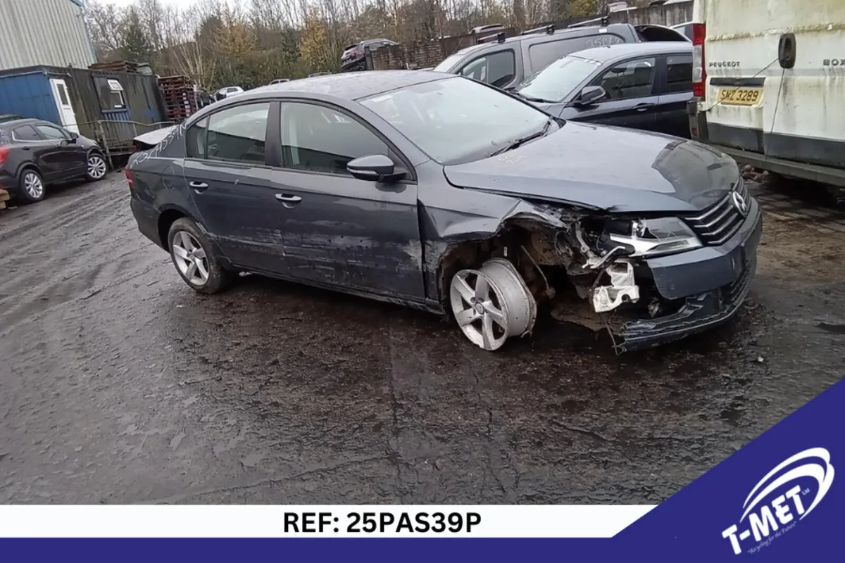2013 VOLKSWAGEN PASSAT BREAKING FOR PARTS - Image 2