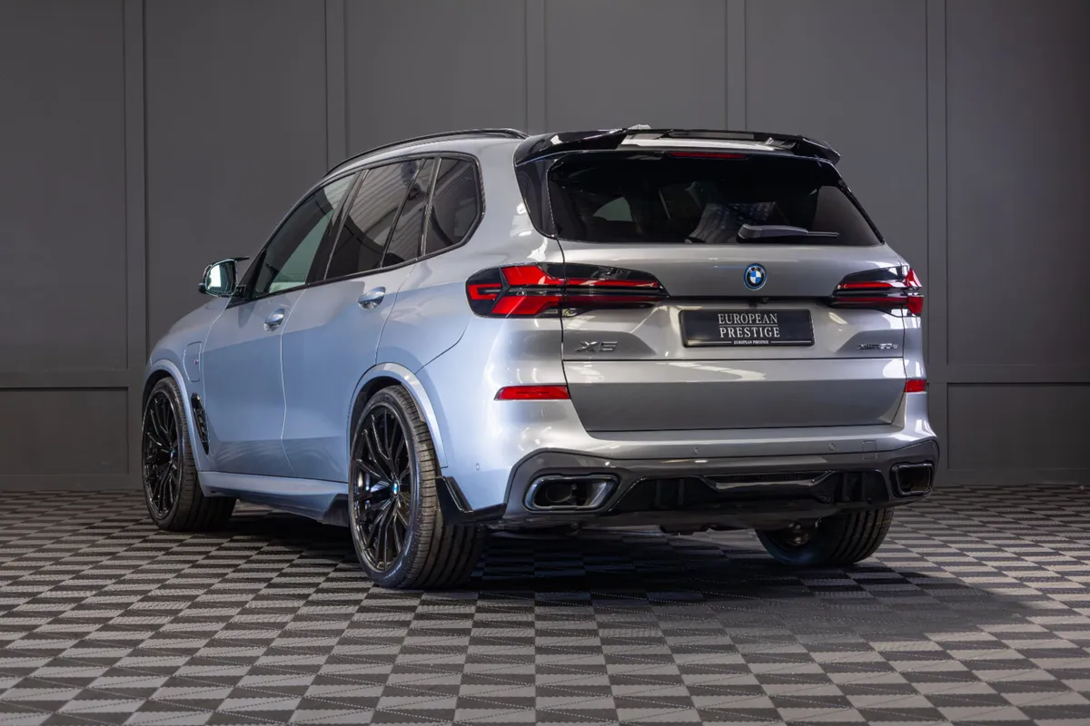 2024 BMW X5 X-Drive 50e M-Sport *Pan Roof - Image 4